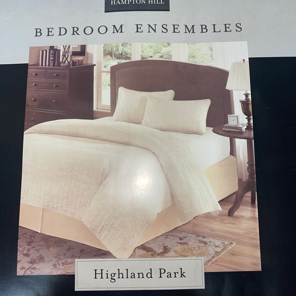 Hamtpon Hill 3 Piece QUEEN Coverlet Set Velvet Touch Quilted Ivory - Picture 1 of 10